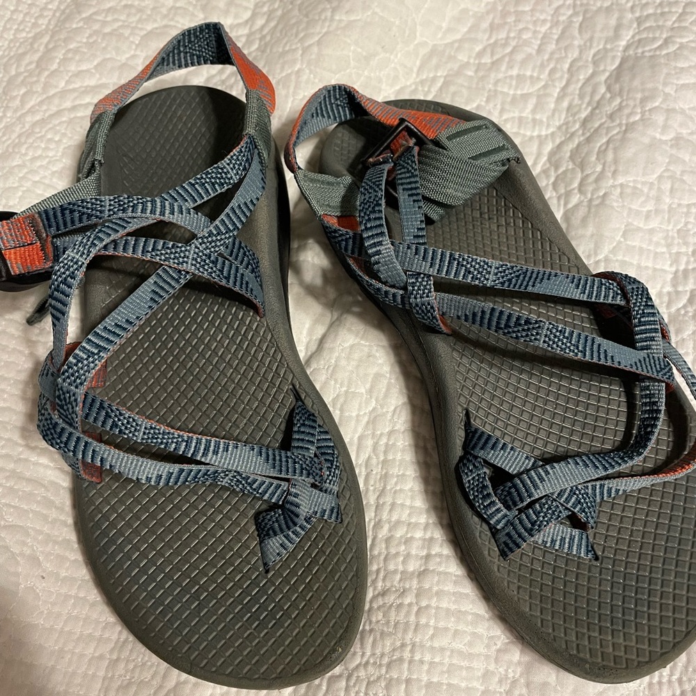 womens chacos size 8